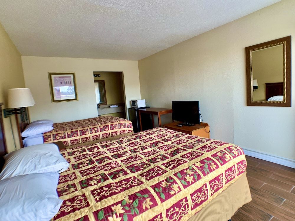 La Vista Inn Room, 2 Queen Beds, Non Smoking 3