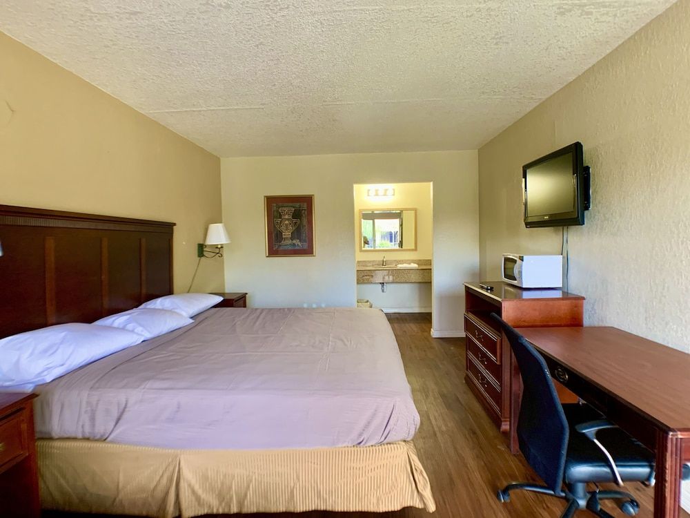 La Vista Inn Comfort Room, 1 King Bed, Non Smoking