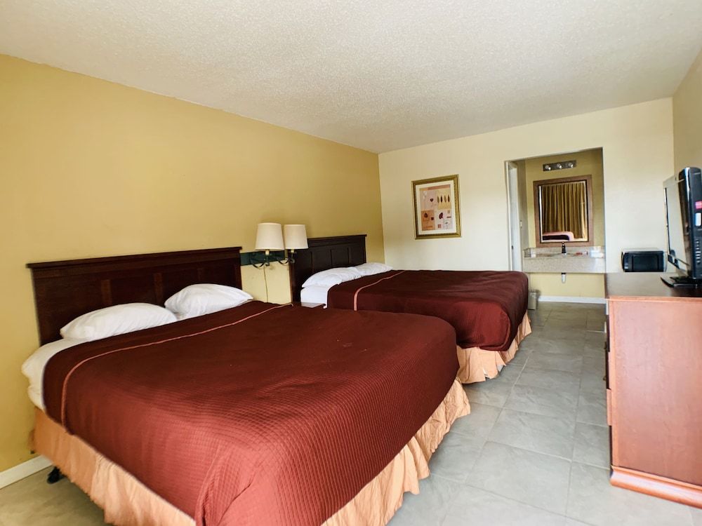 La Vista Inn Room, 2 Queen Beds, Non Smoking 4