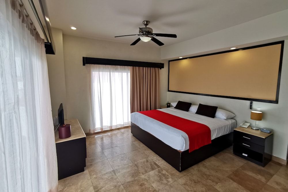 Coral Island Hotel Suite, 1 King bed, Ocean View 3