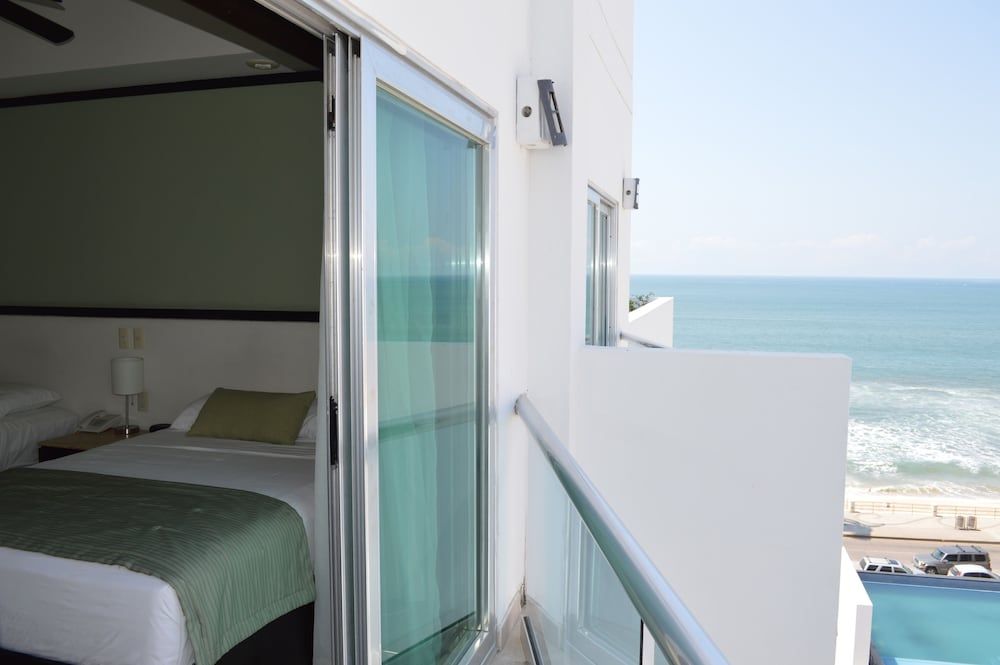 Coral Island Hotel Room, 2 Double Beds, Partial Ocean View 3