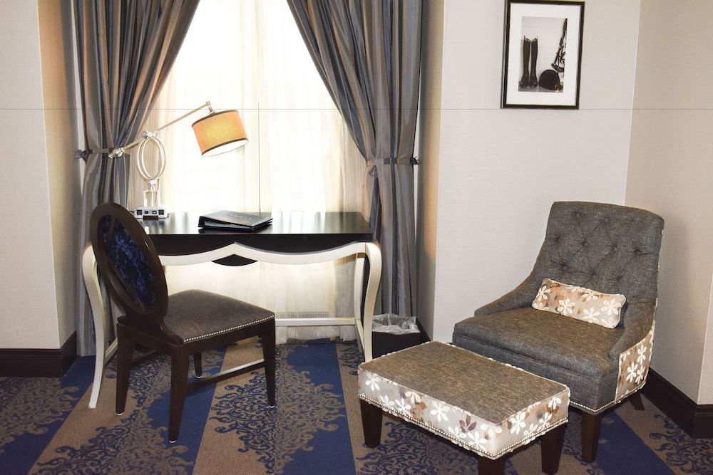 Saratoga Casino Hotel Deluxe Room, 1 King Bed, Non Smoking 4