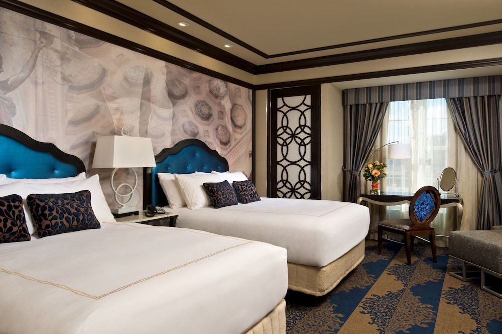 Saratoga Casino Hotel Deluxe Room, 2 Queen Beds, Accessible, Bathtub 3