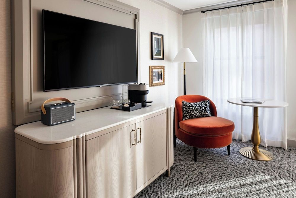 The Talbott, Autograph Collection