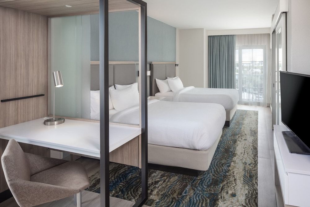 Suite, Multiple Beds, Partial Ocean View (Mobility/Hearing Accessible, Tub)