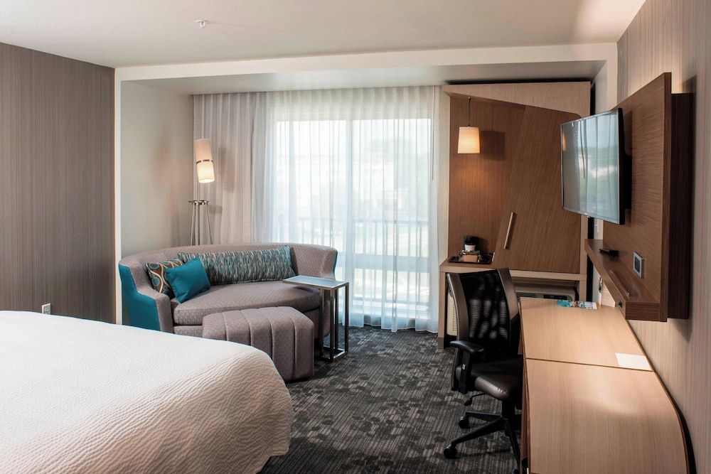 Room, 1 King Bed with Sofa bed, Non Smoking