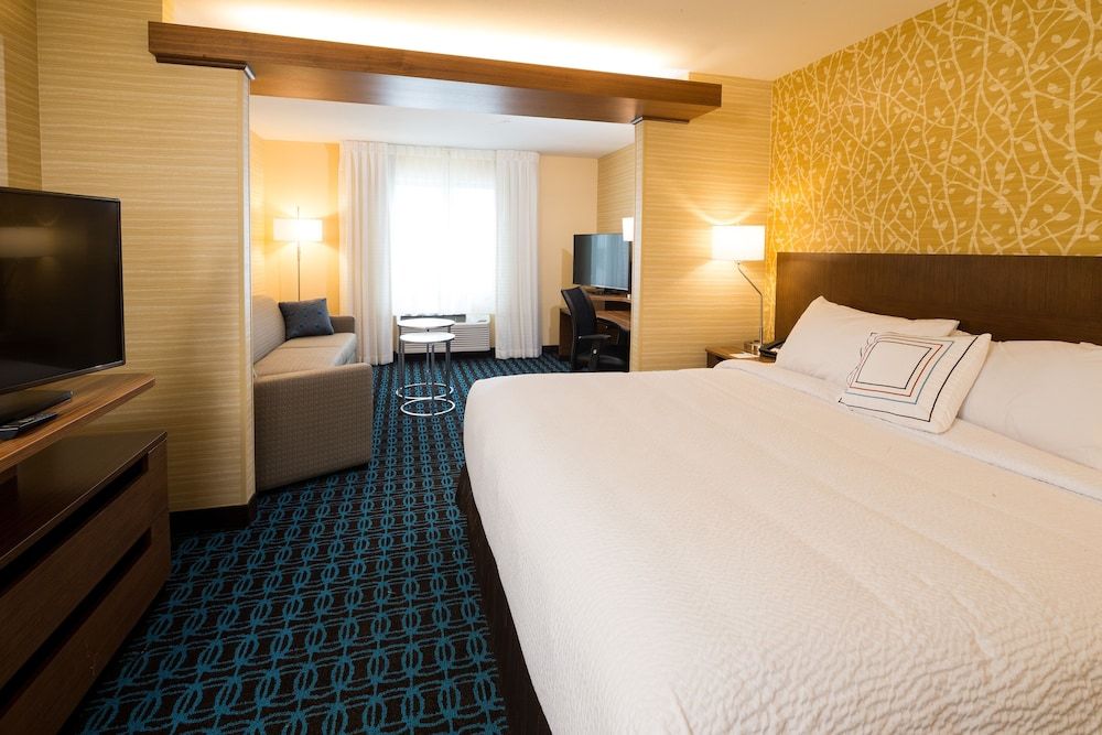 Suite, 1 King Bed with Sofa bed (Mobility Accessible, Tub)