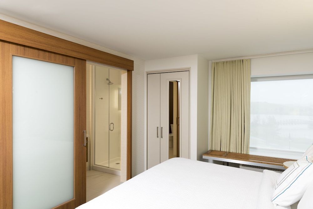Suite, 1 King Bed with Sofa bed, Non Smoking (Hearing Accessible)