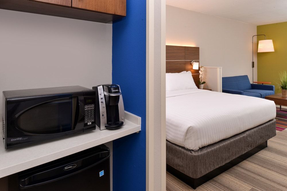 Suite, Accessible (Mobility Tub)