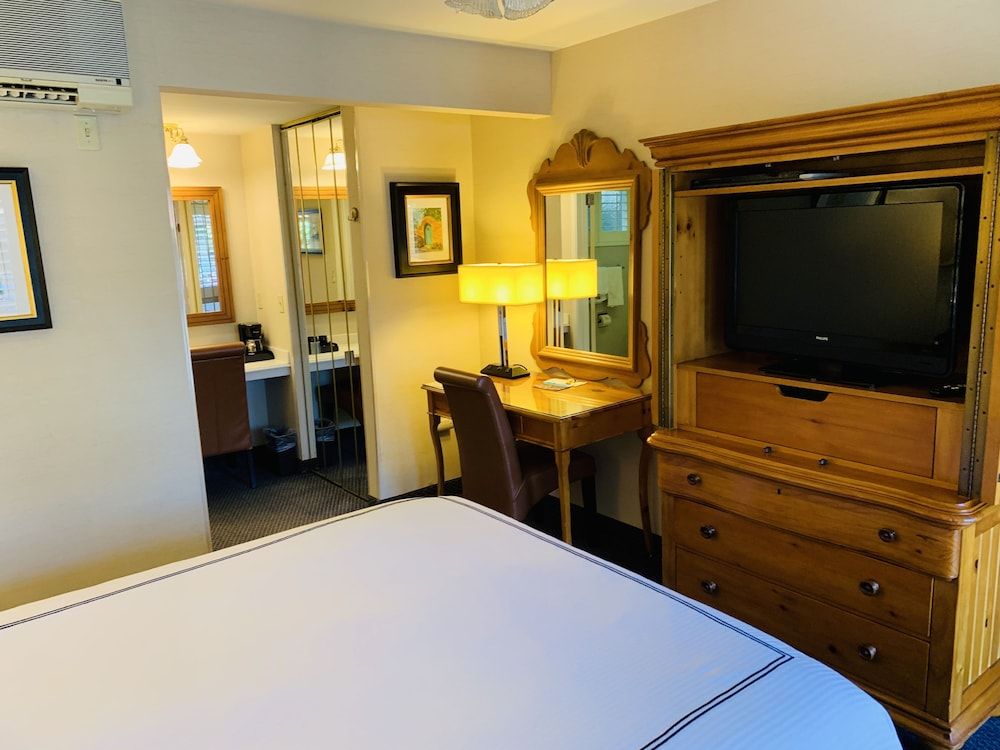 The Franciscan Hotel Room, 1 Queen Bed 3