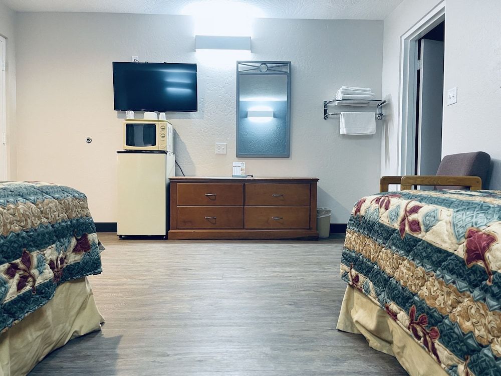 Century 21 Motel Room, 2 Double Beds, Non Smoking 14