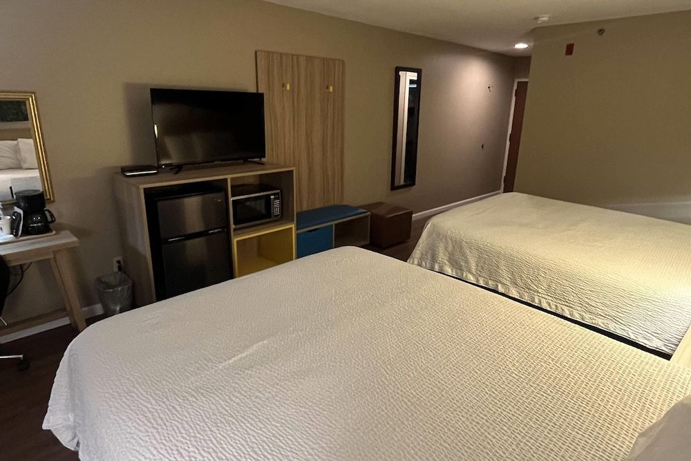 Room, 2 Queen Beds, Smoking