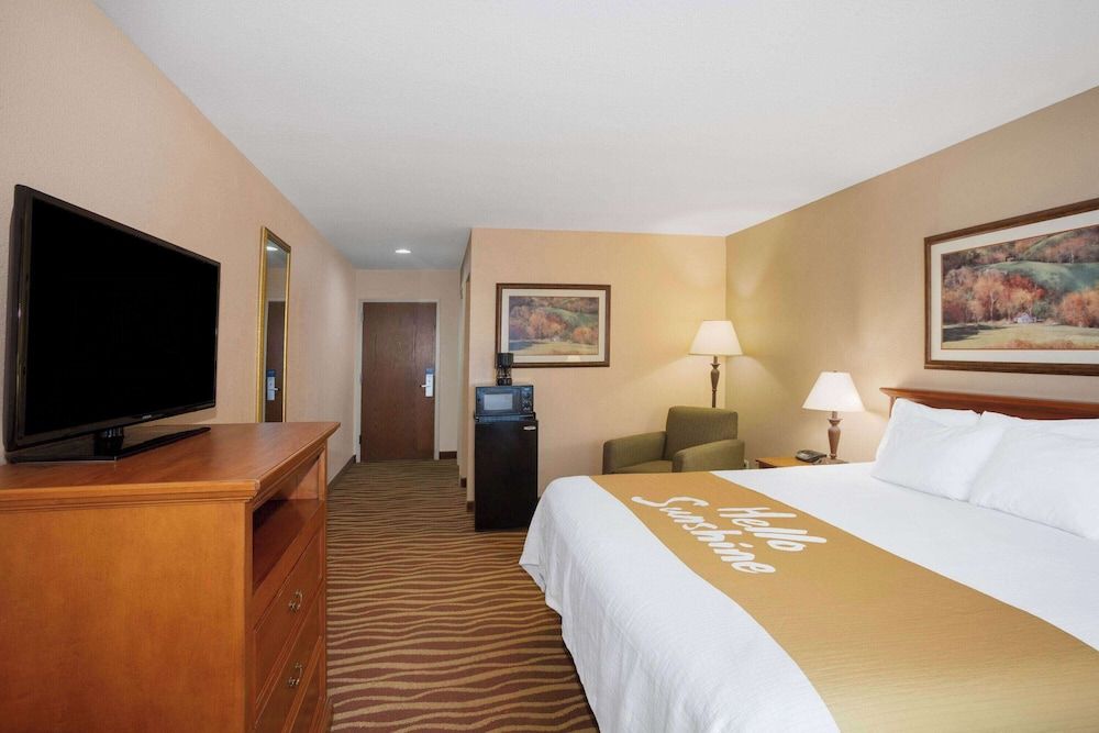 Suite, 1 King Bed, Non Smoking