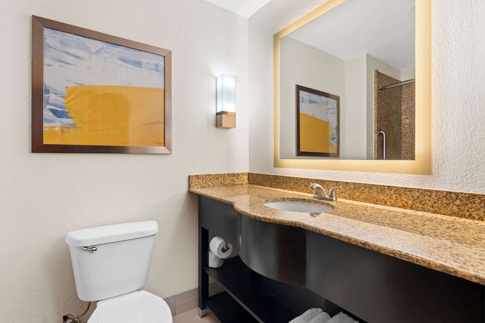 Comfort Suites Augusta Riverwatch Suite, Non Smoking 6