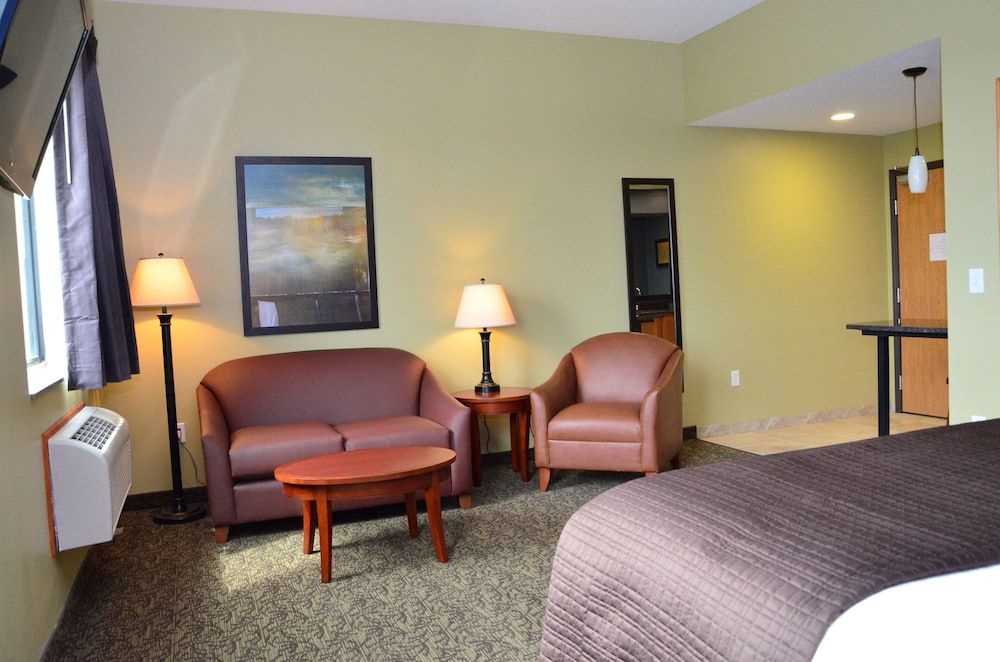 Cobblestone Inn & Suites - Newton Suite, 1 King Bed, Non Smoking 6