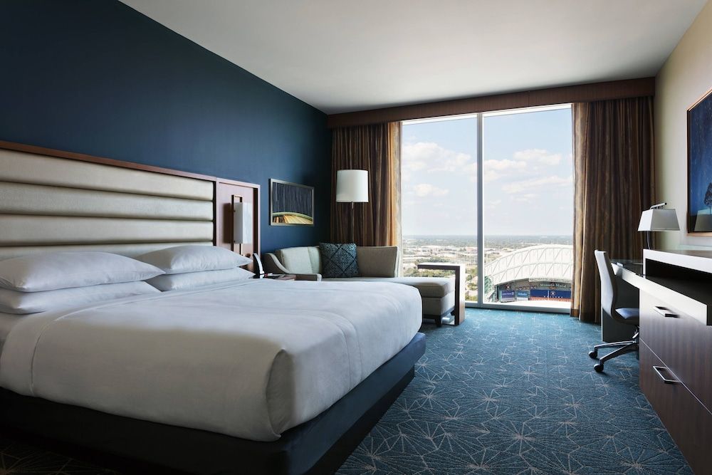 Club Room, 1 King Bed (M Club Access Room)