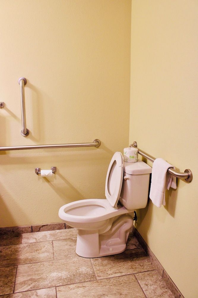 Cobblestone Hotel & Suites – Devils Lake Room, 2 Queen Beds, Accessible, Non Smoking 6