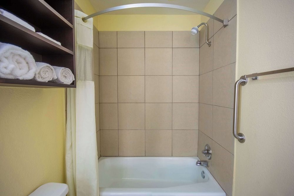 2 Queen Beds, 2-Room Suite, Kitchenette, Non-Smoking