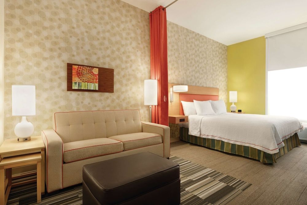 Suite, 1 King Bed, Accessible (Roll-in Shower)