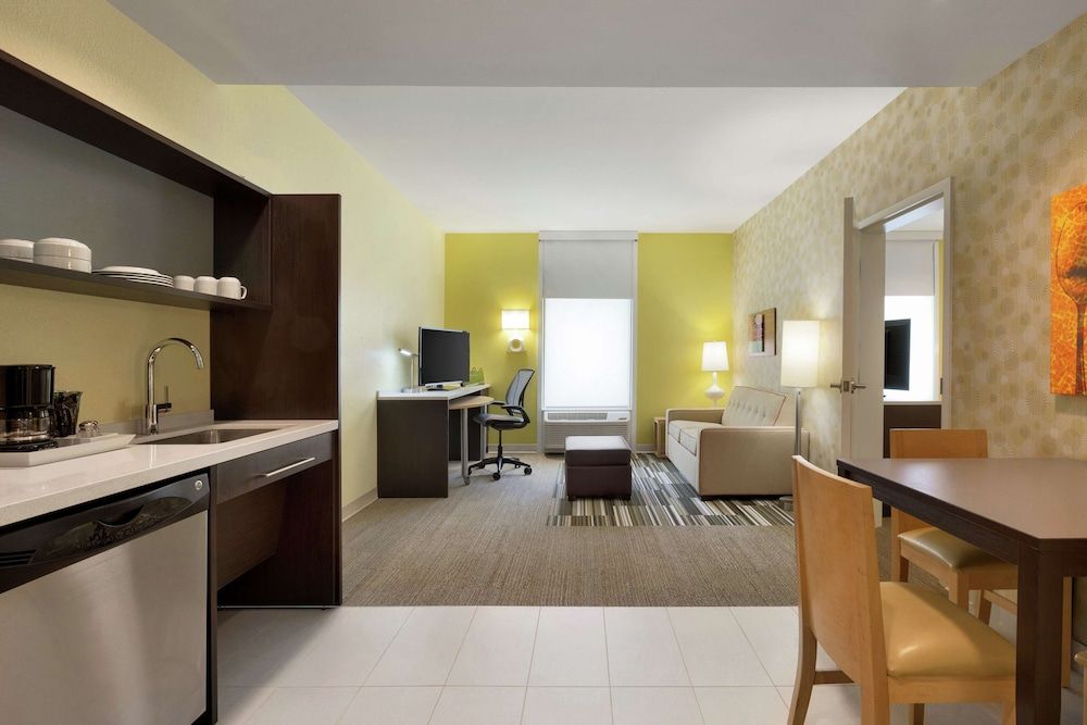 Suite, 1 King Bed, Accessible, Bathtub