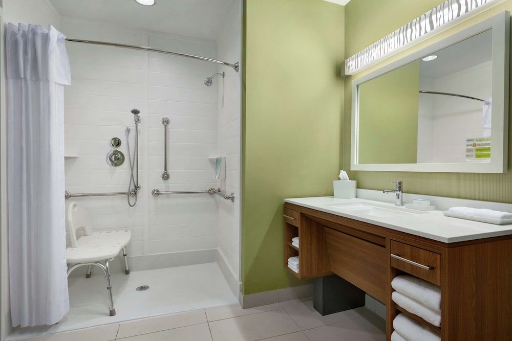 Suite, 1 King Bed, Accessible (Roll-in Shower)