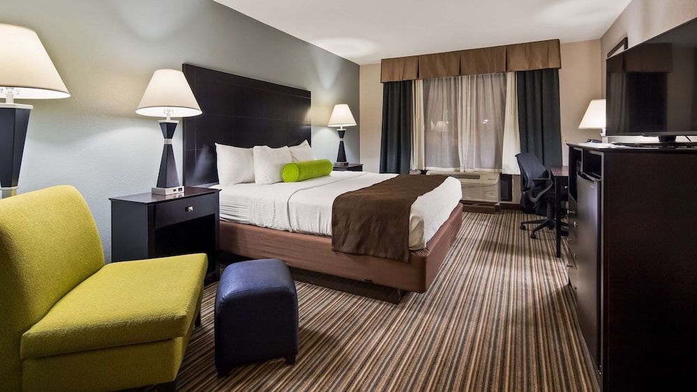Standard Room, 1 King Bed, Non Smoking, Refrigerator & Microwave