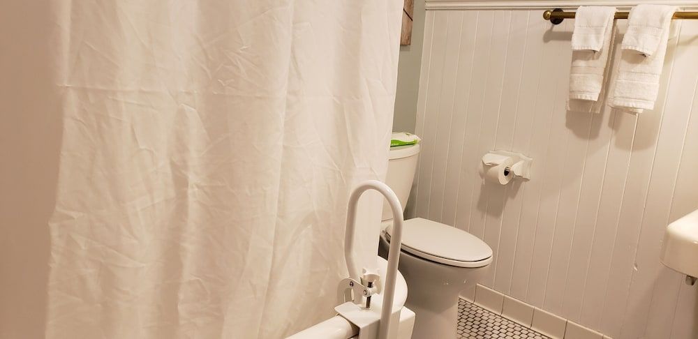 Cabernet House, An Old World Inn La Biblioteca (Non-Pet Friendly) 9