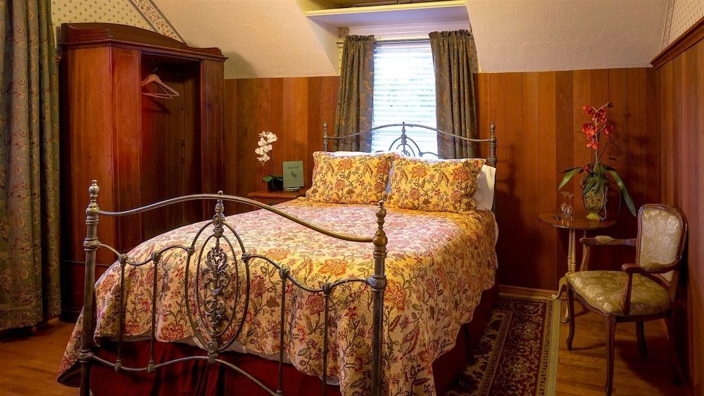 Cabernet House, An Old World Inn