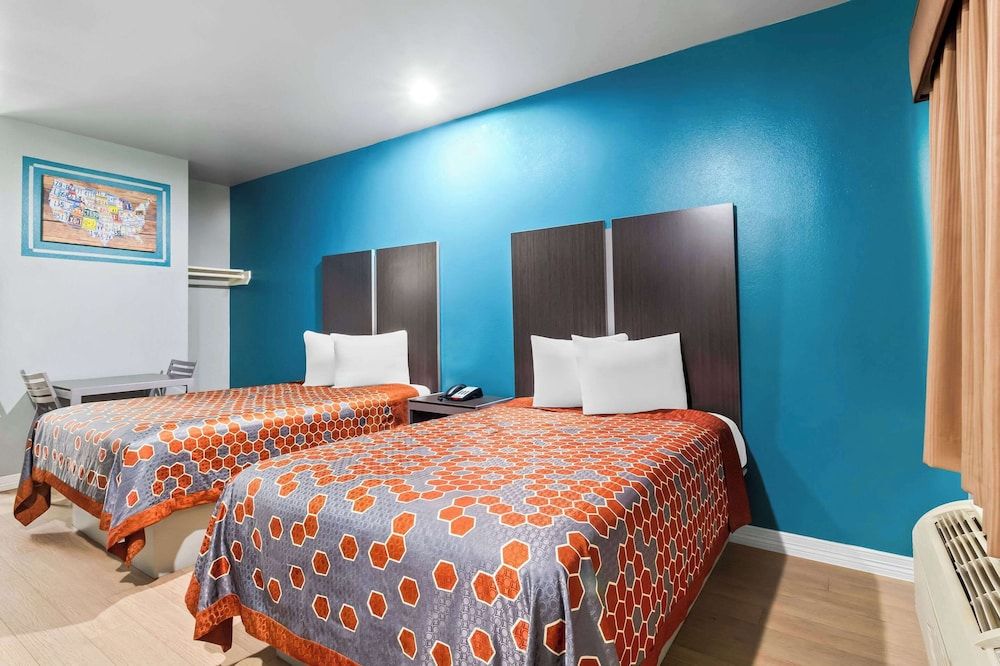 Econo Lodge Inn & Suites Room, 2 Double Beds, Smoking (Efficiency) 2