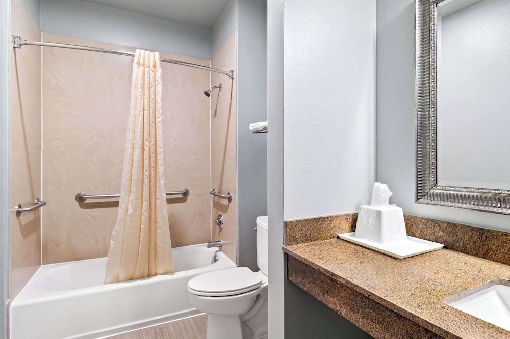 Econo Lodge Inn & Suites Room, 2 Double Beds, Smoking (Efficiency) 3