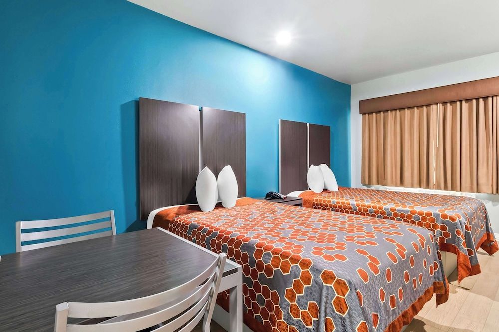 Econo Lodge Inn & Suites Room, 2 Double Beds, Smoking (Efficiency)