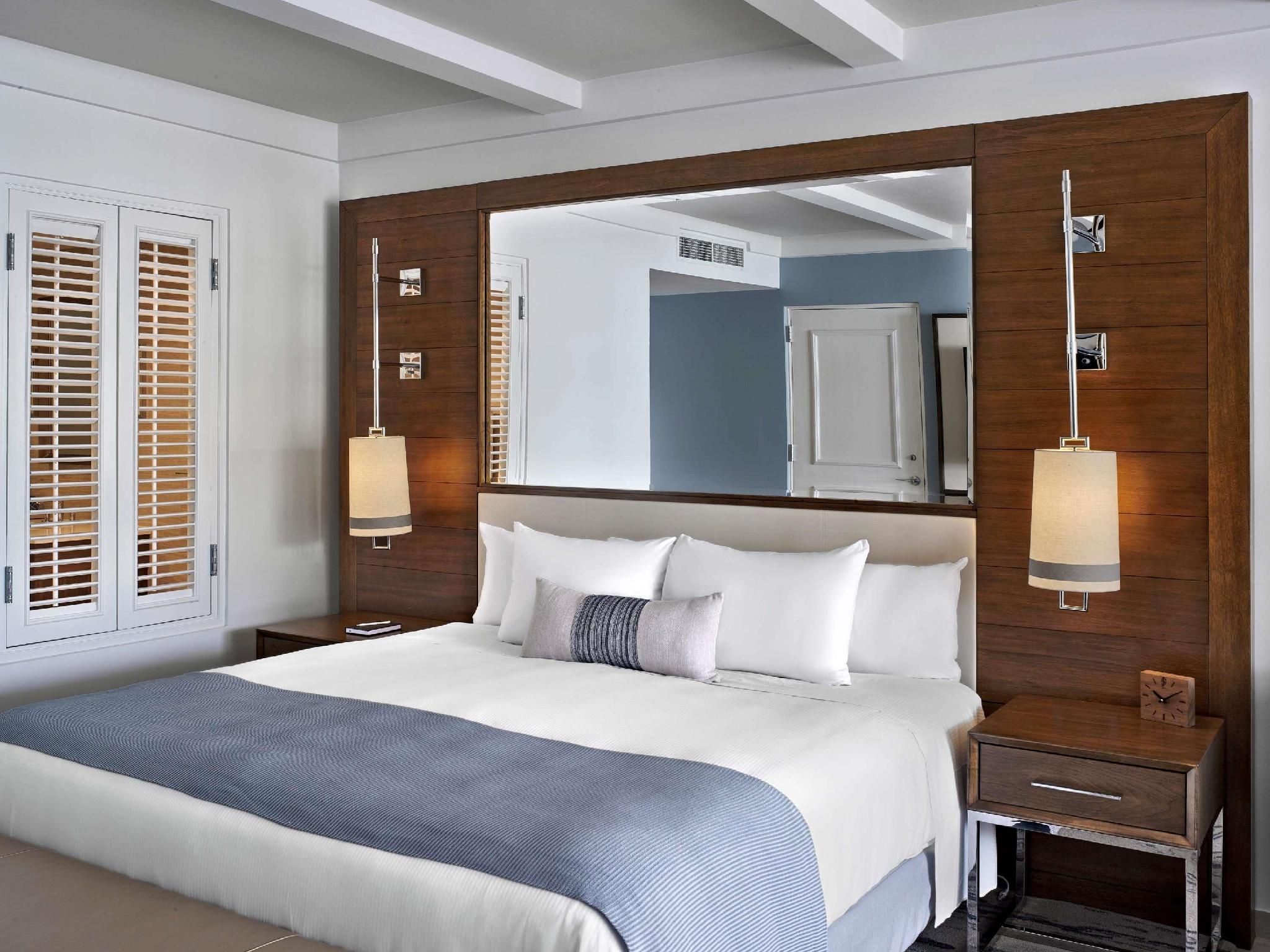 OCEAN VIEW VILLA BALCONY ROOM 1 KING. 2nd Floor, private balcony, ocean view.