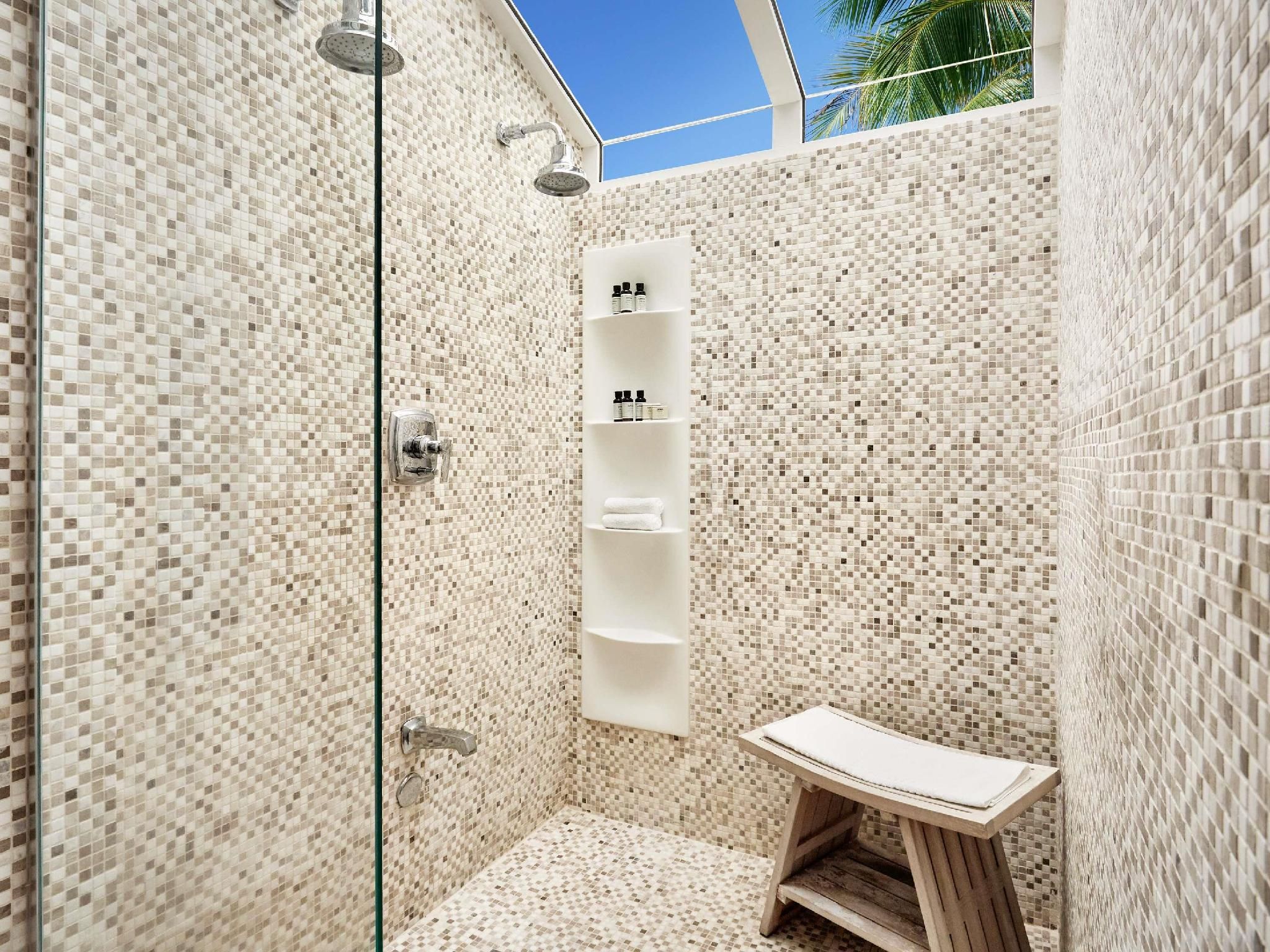 BANYAN BUNGALOW TERRACE 1 KING. Private terrace, sunken shower, glass ceiling.