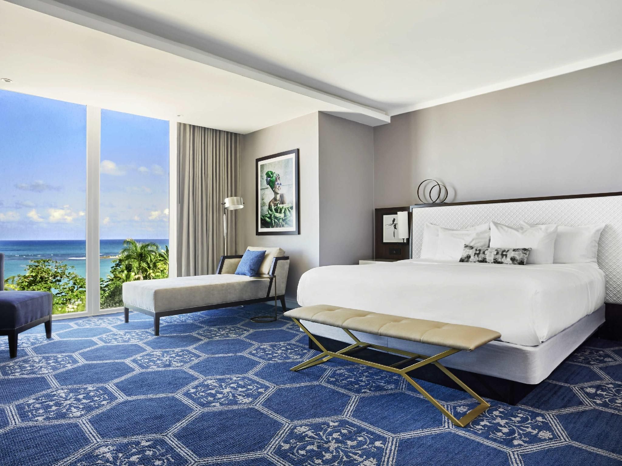 OCEANVIEW ONE BEDROOM SUITE 1 KING.Sitting area, pullout sofabed, dining table.