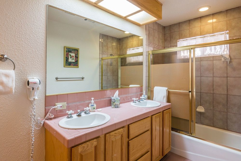 Inside Yosemite Park Winter Wonderland Premium Villa, 3 Bedrooms, Mountain View, Mountainside 6