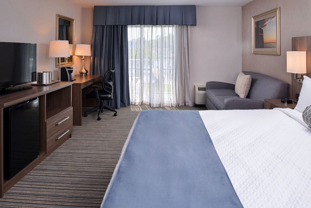 Deluxe Room, 1 King Bed, Balcony
