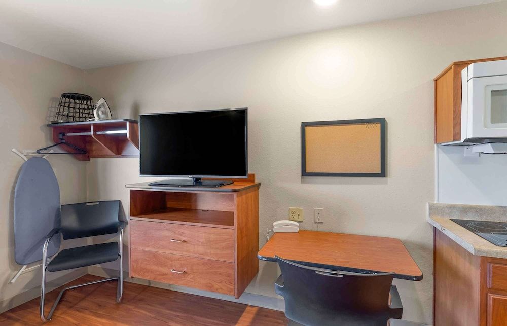 Extended Stay America Suites - Denver - Airport Standard Studio, Non Smoking, Refrigerator & Microwave 4