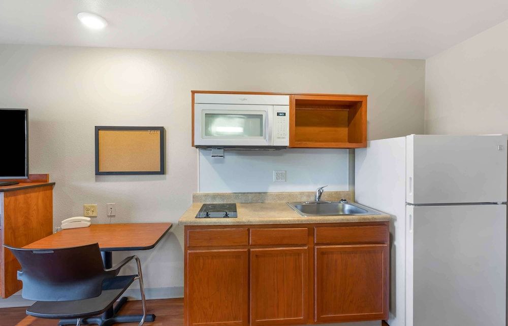 Extended Stay America Suites - Denver - Airport Standard Studio, Non Smoking, Refrigerator & Microwave 6