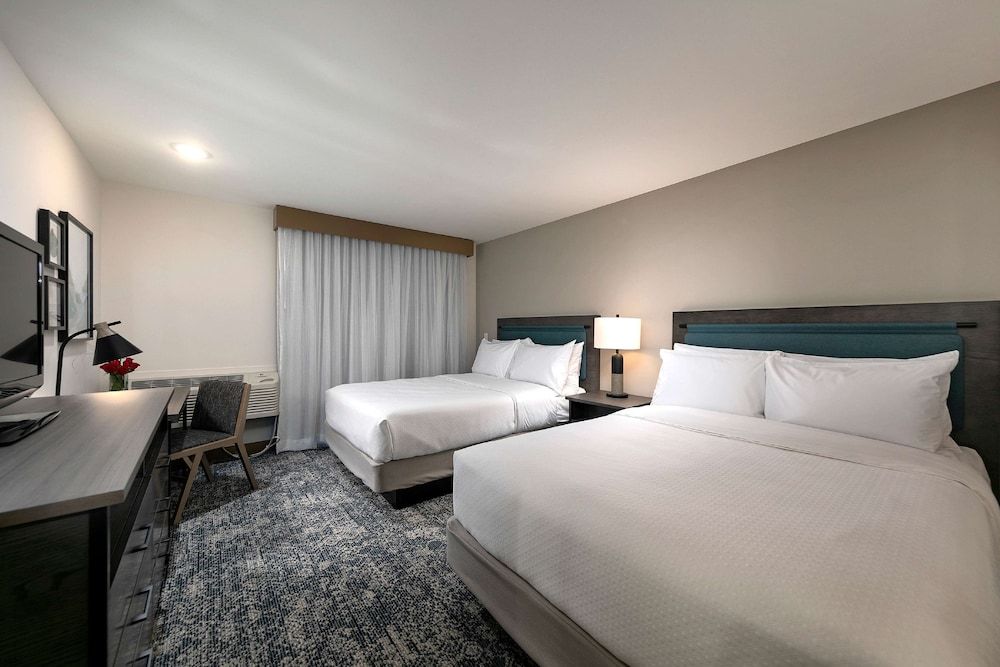 Room, 2 Queen Beds, Accessible (Roll-In Shower)