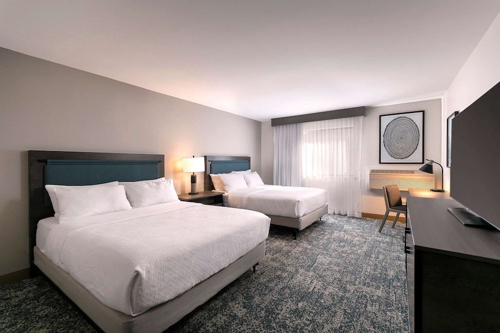 Room, 2 Queen Beds, Accessible (Roll-In Shower)