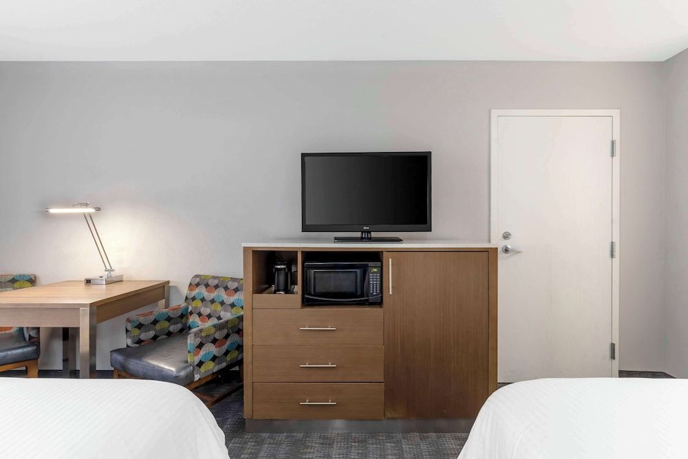 Suite, 2 Queen Beds, Accessible, Non Smoking