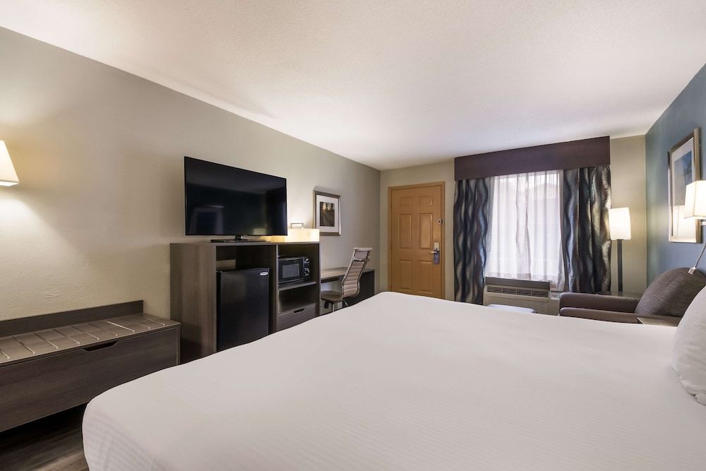 Standard Room, 1 King Bed, Jetted Tub