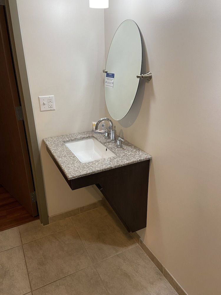 Comfort Inn Connellsville Riverview Room, 2 Queen Beds, Accessible, Non Smoking 7