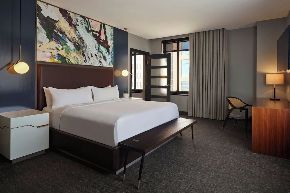 Junior Suite, 1 Bedroom (Mobility Accessible, Roll-In Shower)