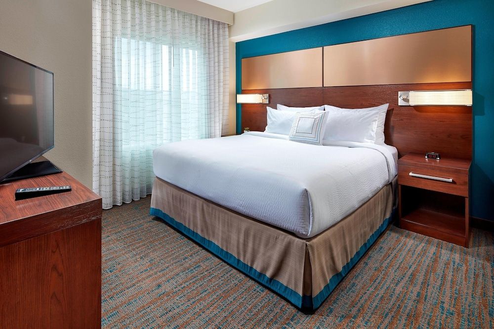 Suite, 1 Bedroom (Mobility Accessible, Roll-In Shower)