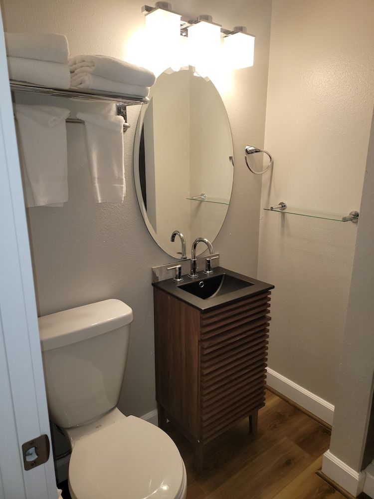 Bridge Street Inn Signature Room, 1 Queen Bed 2