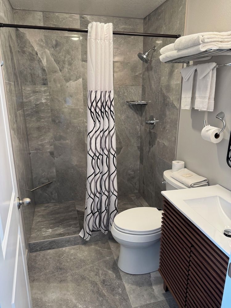 Bridge Street Inn Signature Room, 1 Queen Bed 3