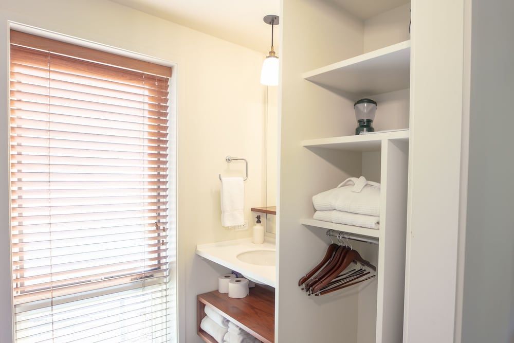 Little Beaver Inn Romantic Room, 1 Bedroom, Accessible, Courtyard View 10