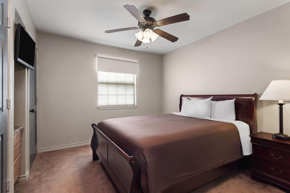 Suite, 1 Bedroom, Accessible, Non Smoking (Mobility, Roll-In Shower)