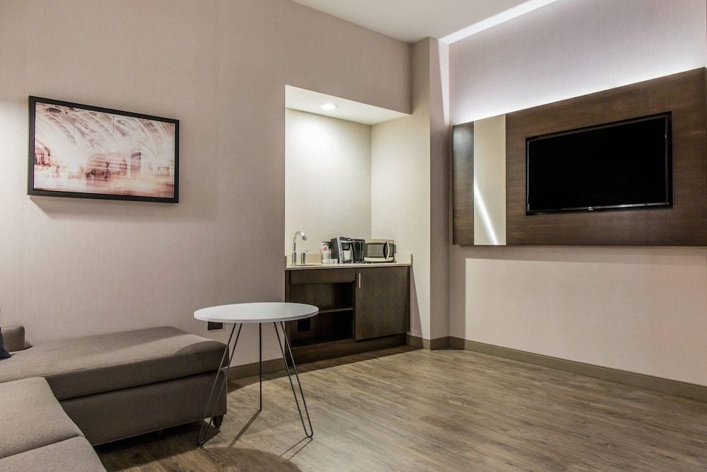 undefined Cambria Hotel Chicago Loop - Theatre District 8